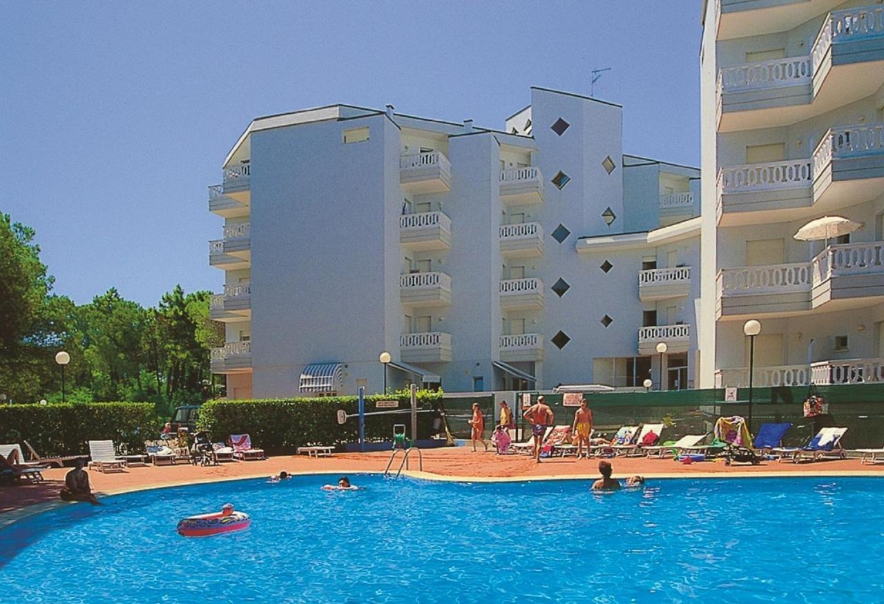 Residenza Rubin Lägenhet Lignano Sabbiadoro Exteriör bild